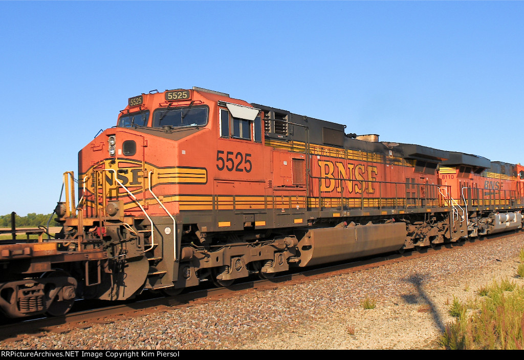 BNSF 5525 Pusher